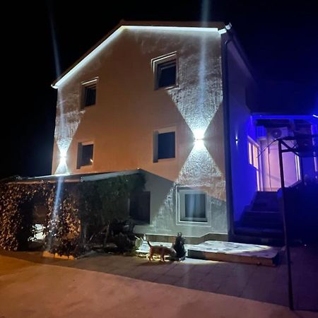 Apartments Frigan Maslenica Exterior photo