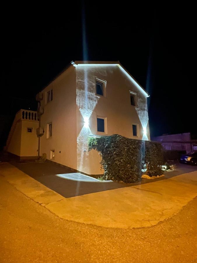 Apartments Frigan Maslenica Exterior photo